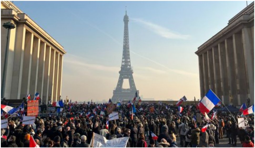 Proteste de amploare împotriva certificatului de vaccinare, la Paris