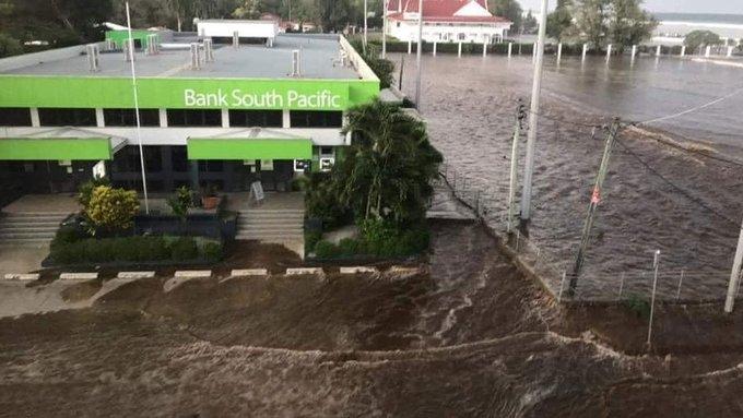 Un tsunami a lovit insula Tonga din Pacific, după o erupție masivă a unui vulcan subacvatic