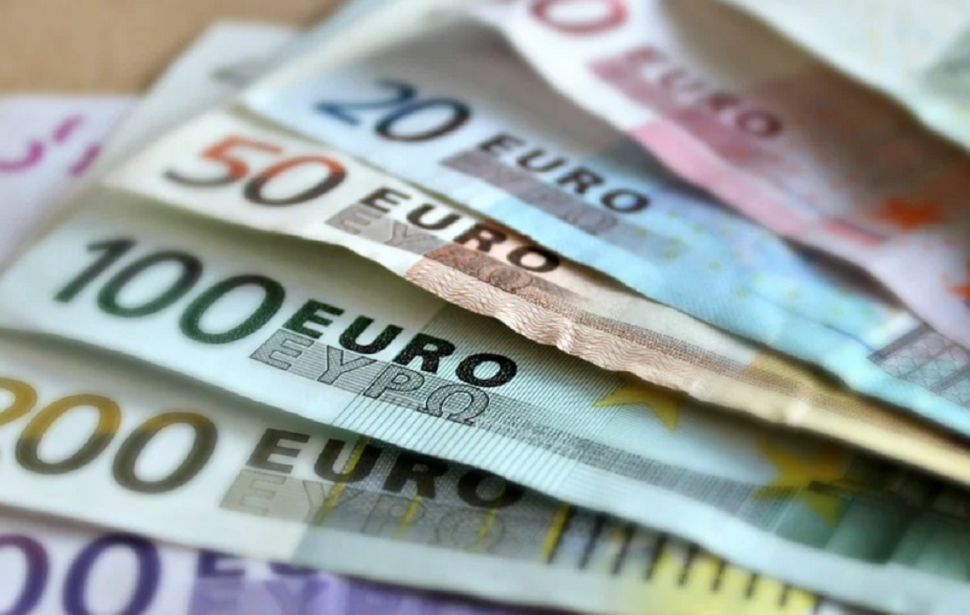 Un constănţean a fost prins în timp ce încerca să pună în circulaţie euro falşi