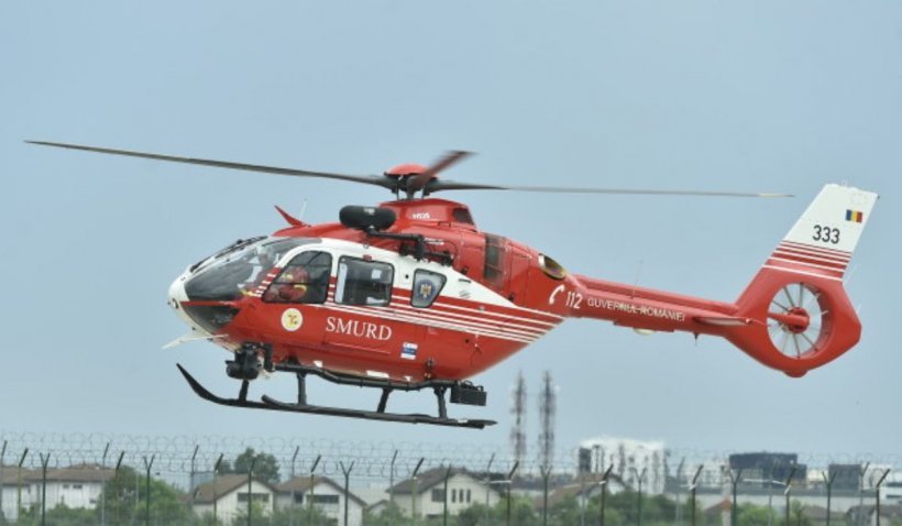 Un elicopter SMURD a întrerupt un meci de fotbal pentru a prelua o persoană rănită