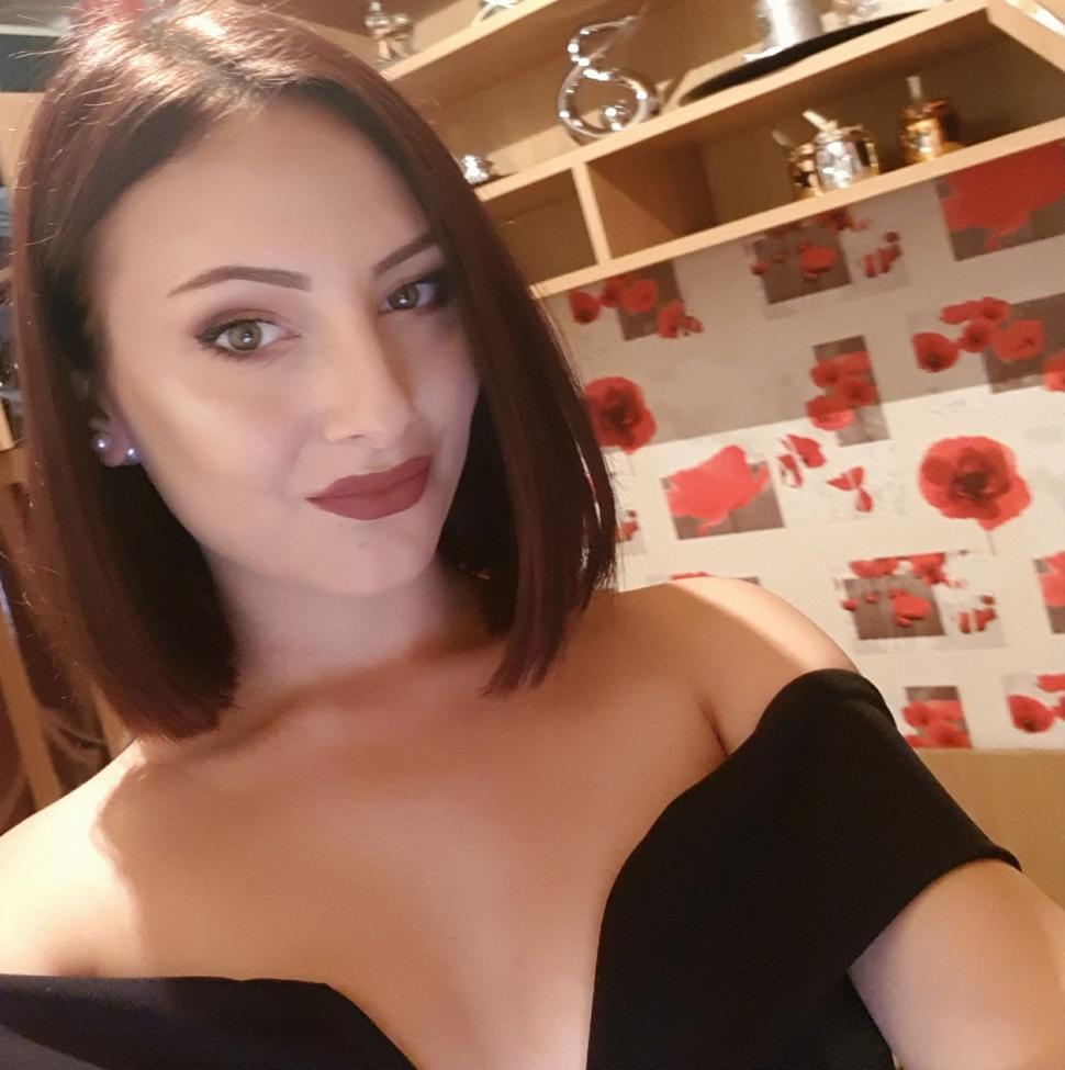 Filmul tragediei în care o tânără poliţistă s-a împuşcat în baia gării din Strehaia 746266