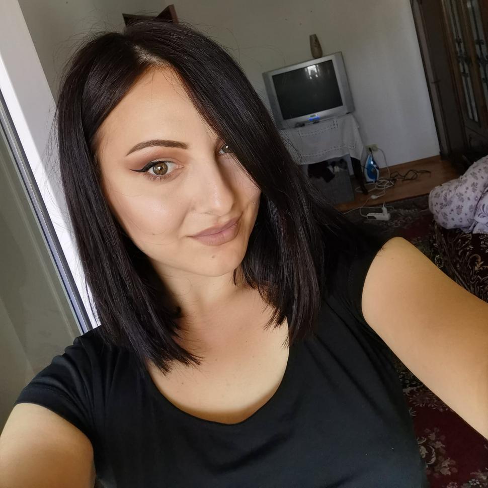 Ea este poliţista care s-a împuşcat în baia gării din Strehaia. Adela era căsătorită de numai câteva luni 746208