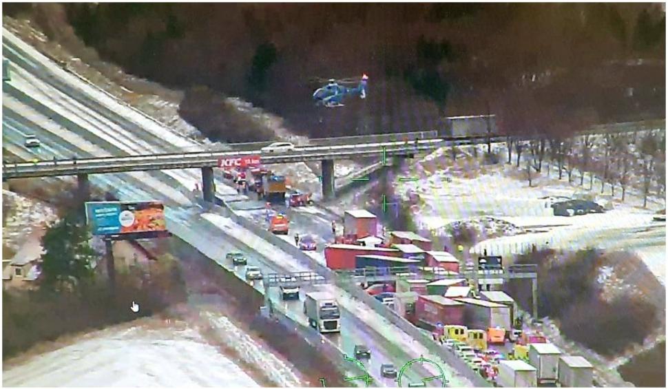 Carambol cu peste 40 de mașini pe o autostradă din Cehia 746468