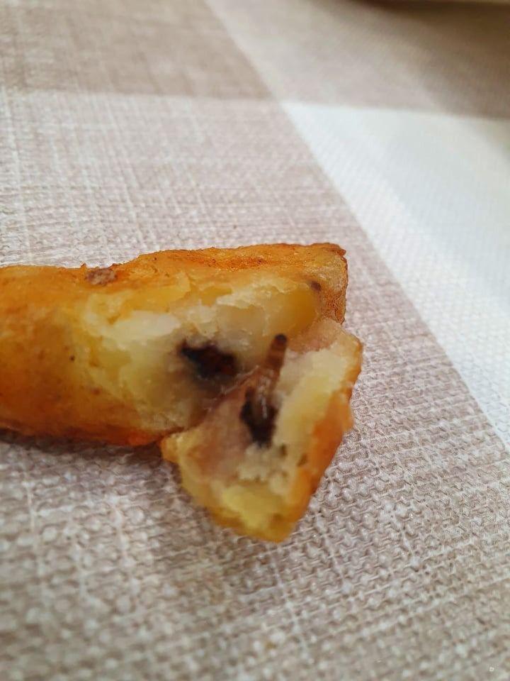 Cartofi prăjiţi cu "surprize" la o cantină. Reacția DSP Cugir: "Unitatea este curată" 746602