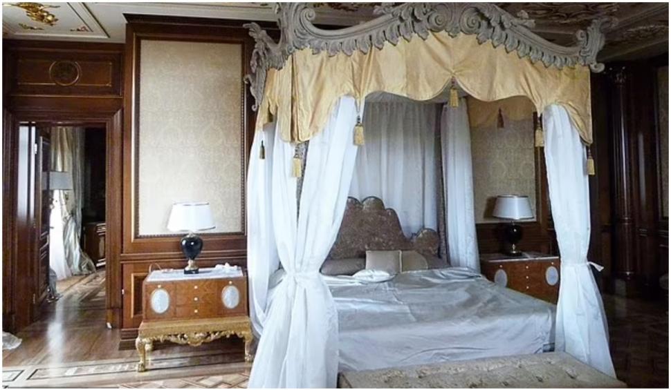 Imagini din palatul de 1 miliard de lire sterline al lui Putin: o cameră orientală dotată cu bară de striptease 746576