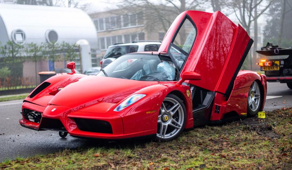 Un mecanic a făcut praf un Ferrari Enzo de 3 milioane € în timpul unui test, în Olanda 746788