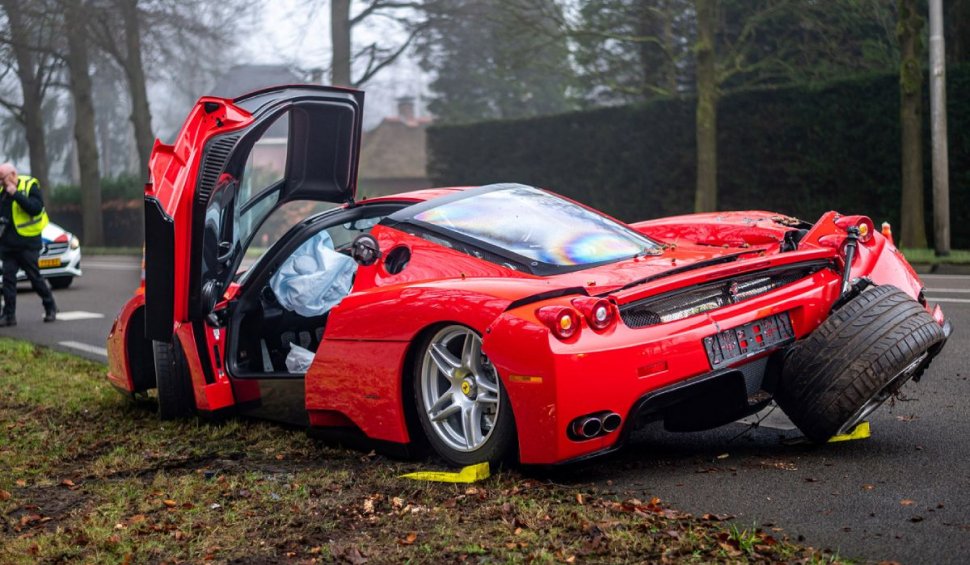 Un mecanic a făcut praf un Ferrari Enzo de 3 milioane € în timpul unui test, în Olanda
