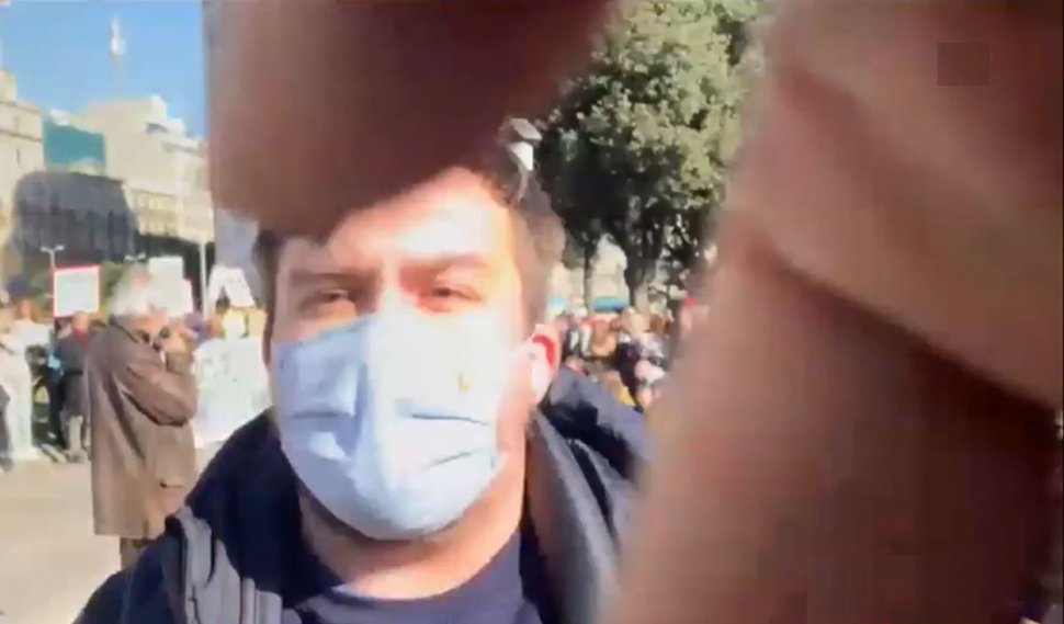 Corespondentul Antena 3, agresat de protestatari în Spania. Transmisiunea a fost întreruptă