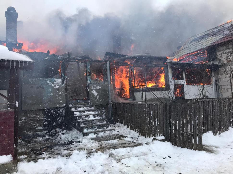 Opt case distruse după un incendiu devastator în Comandău, Covasna 746842