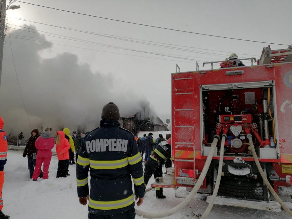 Opt case distruse după un incendiu devastator în Comandău, Covasna 746843