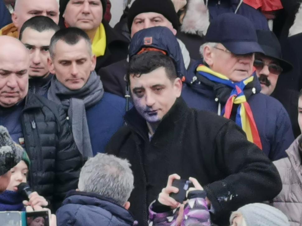 El este bărbatul care l-a stropit pe George Simion cu cerneală: ”Așa am vrut eu!” | Momentul atacului, surprins în imagini 746936