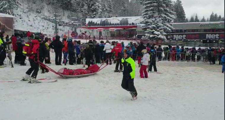 Copil accidentat grav pe pârtia din Brașov! Schiul i-a secționat genunchiul 746957