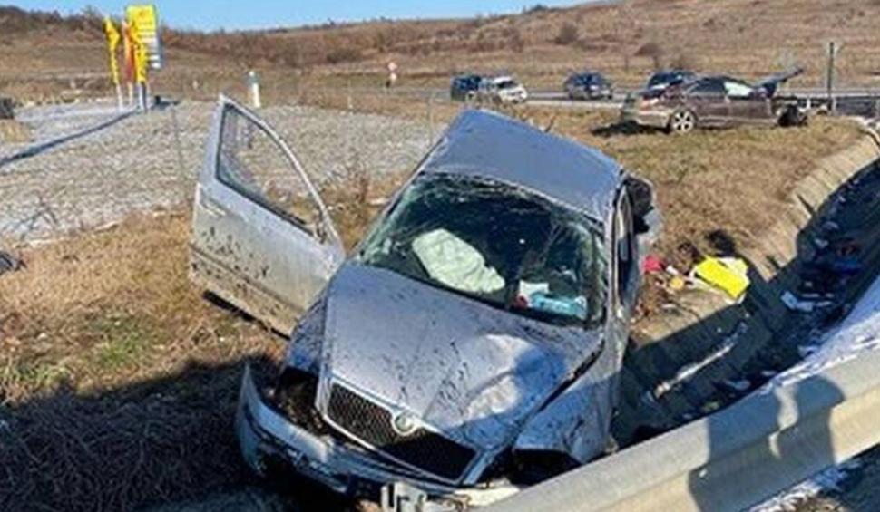Un tânăr de 19 ani a vrut să se sinucidă şi a provocat un accident grav în Lugoj, Timiş. Patru persoane, printre care şi un copil, au fost rănite 747018