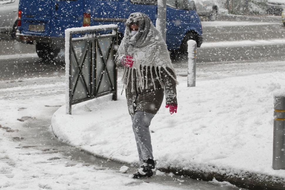 Iarnă extremă în Grecia și Turcia. O tornadă uriașă, filmată în insula greacă Andros 747147