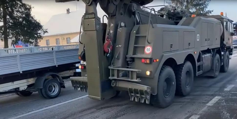 Imagini care îl fac fericit pe Putin: Transportator de tancuri al Armatei Române, ajuns în şanţ la Bistriţa-Năsăud 747157