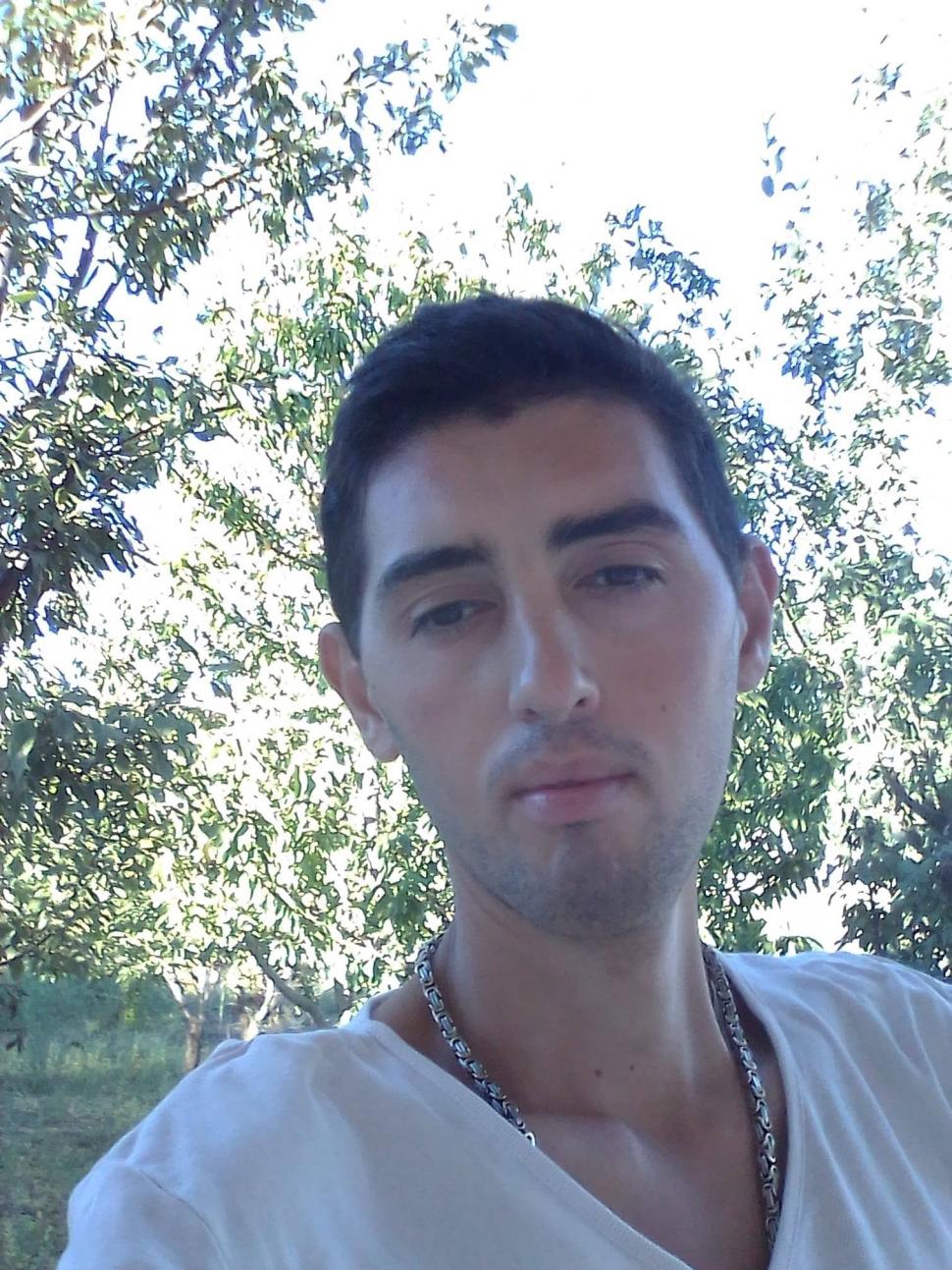 Tânăr de 24 de ani, mort în urma unui pariu stupid. A fost găsit în șanț, pe jumătate dezbrăcat, la Vaslui 747178