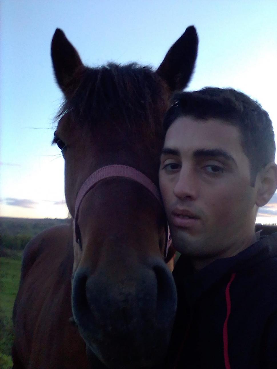 Tânăr de 24 de ani, mort în urma unui pariu stupid. A fost găsit în șanț, pe jumătate dezbrăcat, la Vaslui 747179