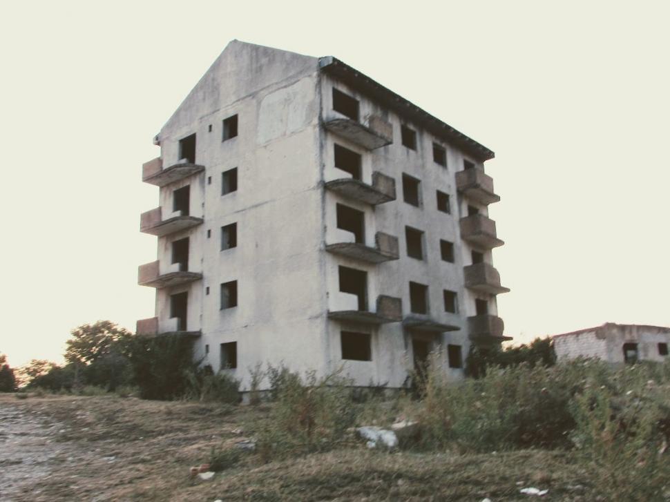 Orașul din România unde poți cumpăra un bloc întreg cu 49.000 de euro 747448