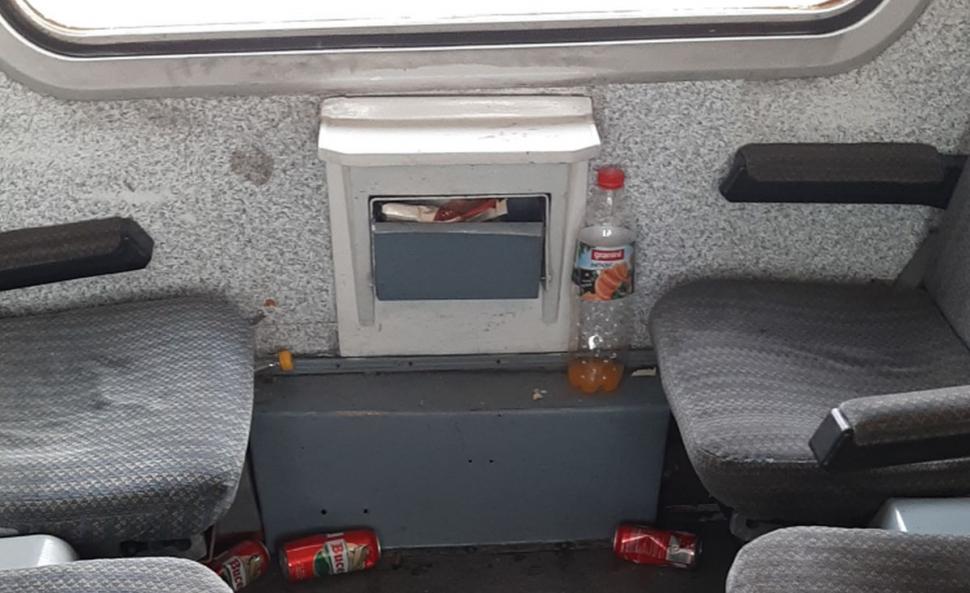 Tren CFR fără încălzire, dar plin de zăpadă. Călătorii au îngheţat la -15 grade  747671