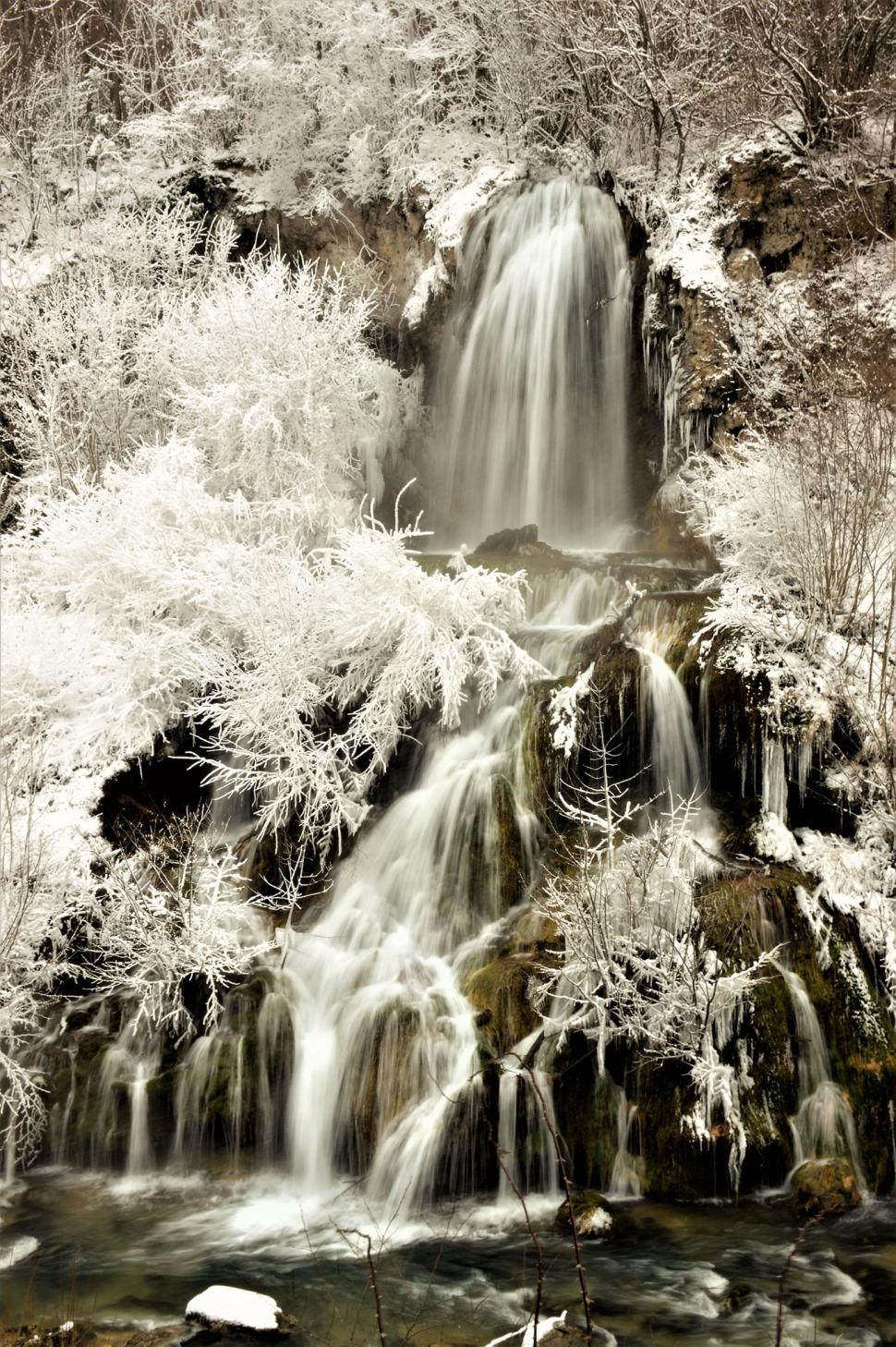 Imagini de poveste surprinse la Cascada Bigăr şi Cârşa: "Este o priveliște minunată și o oază de liniște" 747830