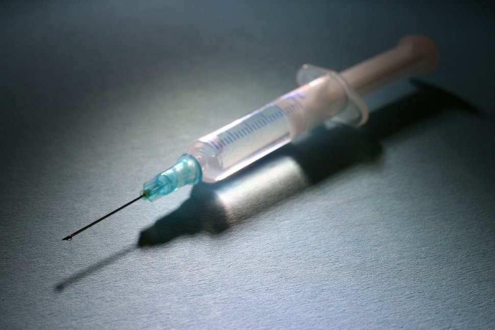 Moderna începe testarea vaccinului împotriva HIV, care utilizează tehnologia ARNm