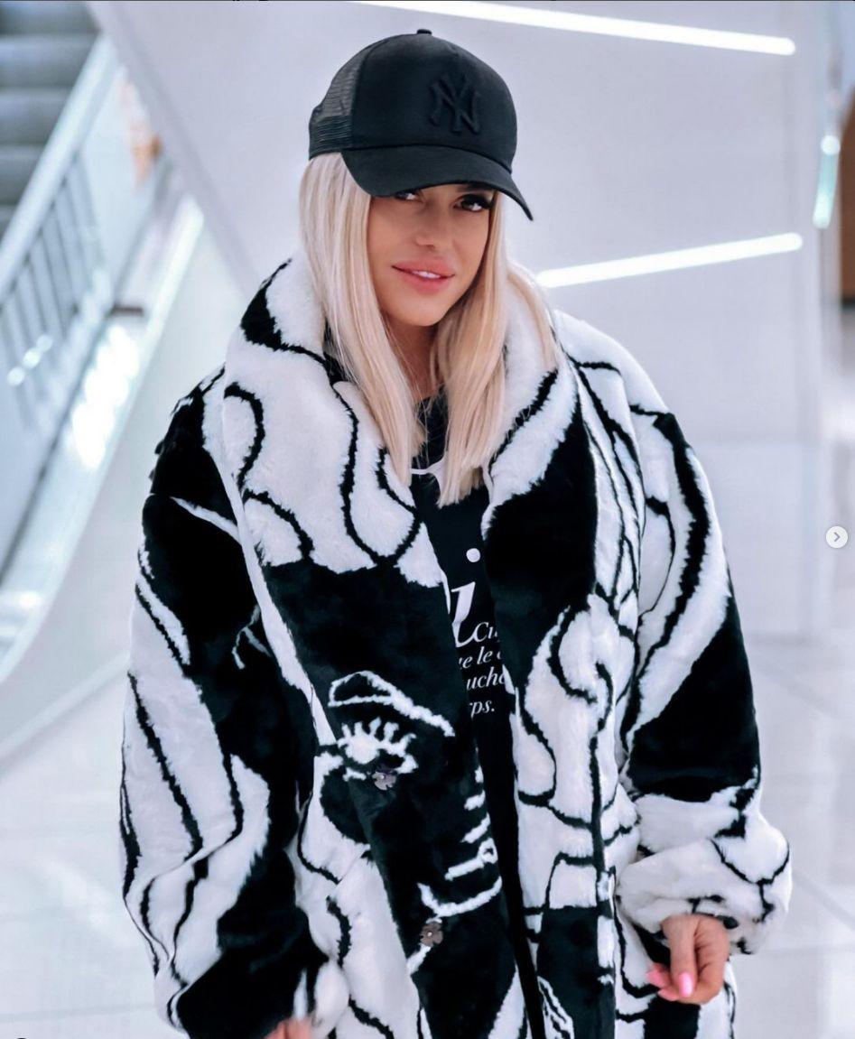 Anda Adam şi-a parcat bolidul de lux pe locul persoanelor cu handicap 748294