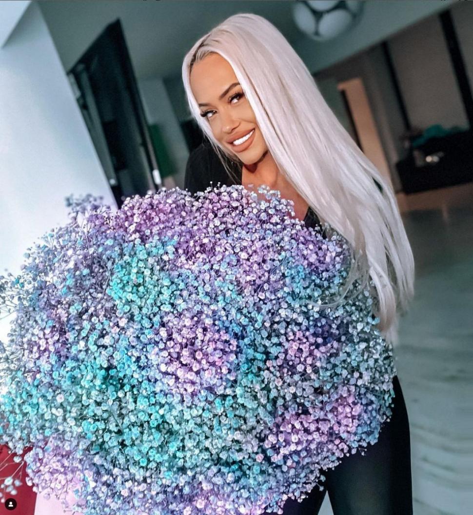 Anda Adam şi-a parcat bolidul de lux pe locul persoanelor cu handicap 748295