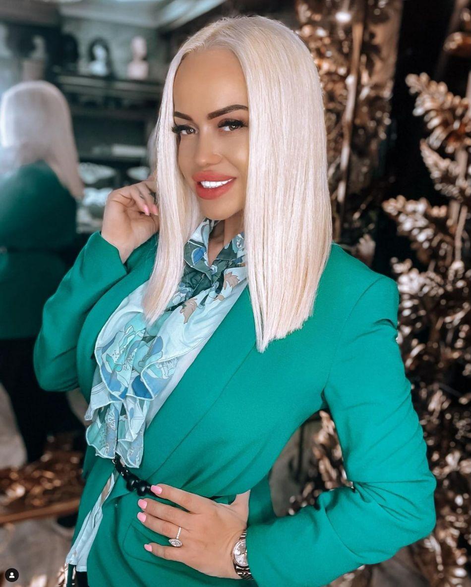 Anda Adam şi-a parcat bolidul de lux pe locul persoanelor cu handicap 748296