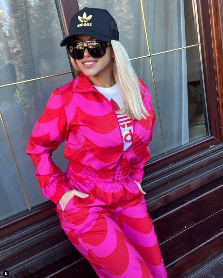 Anda Adam şi-a parcat bolidul de lux pe locul persoanelor cu handicap 748300