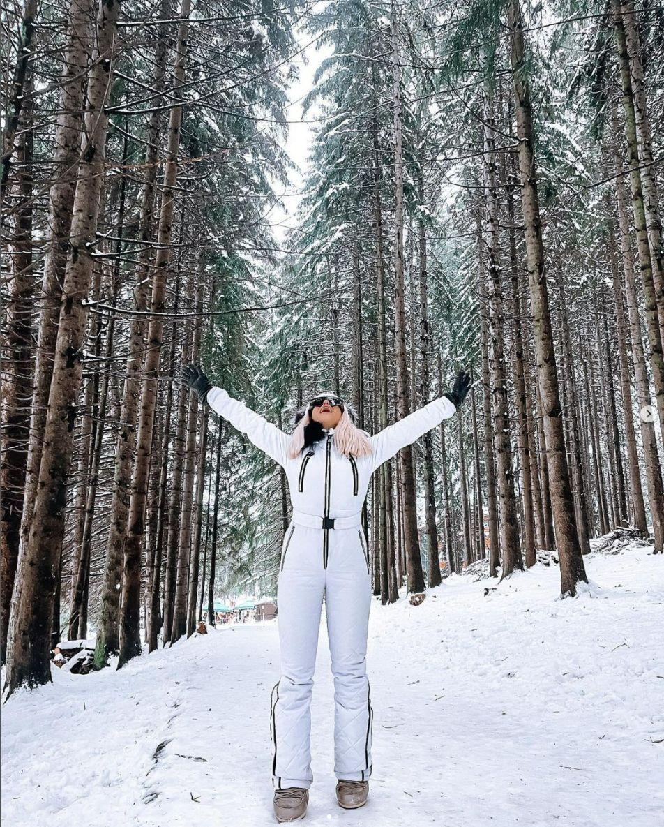 Anda Adam şi-a parcat bolidul de lux pe locul persoanelor cu handicap 748301