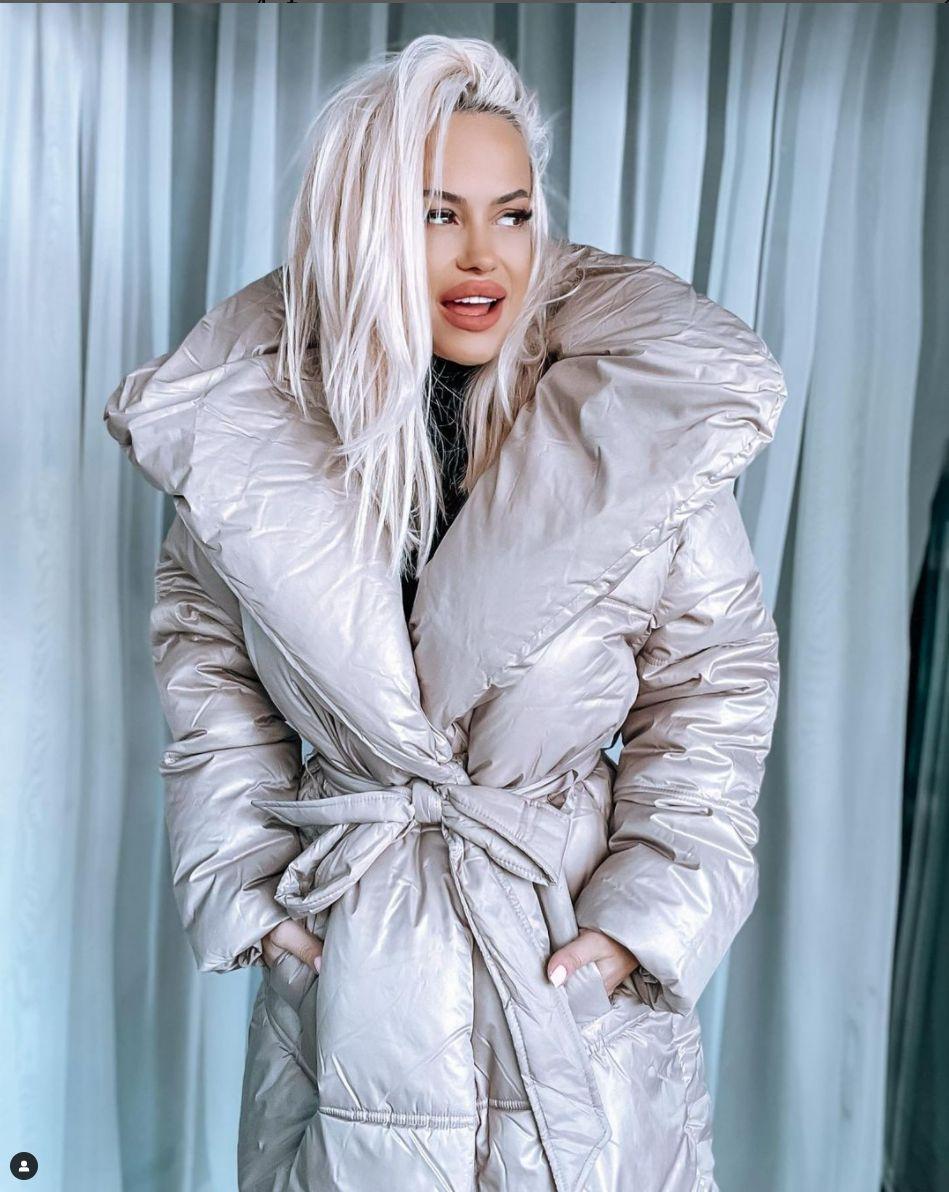 Anda Adam şi-a parcat bolidul de lux pe locul persoanelor cu handicap 748302