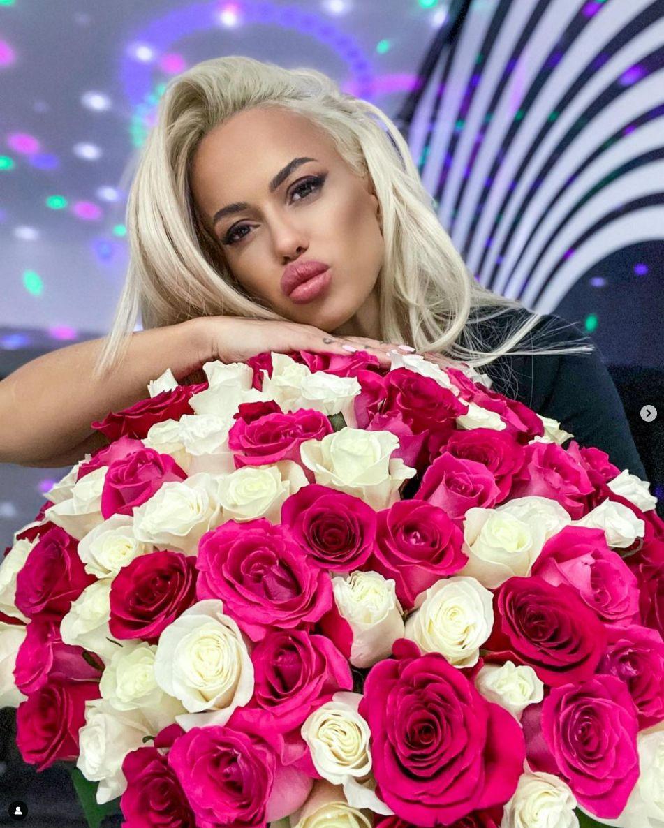 Anda Adam şi-a parcat bolidul de lux pe locul persoanelor cu handicap 748303