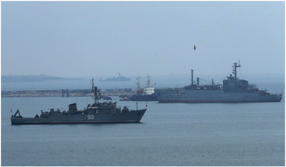Șase nave de război rusești au intrat astăzi în Marea Mediterană și se crede că se îndreaptă spre Crimeea
