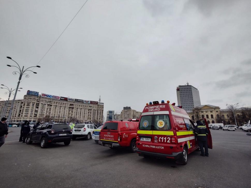 Polițiștii din toată țara protestează în fața Guvernului și Parlamentului. Se aruncă cu petarde 748498