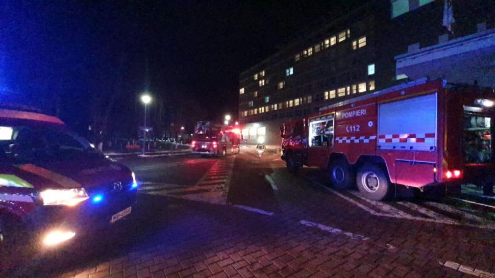 Incendiu puternic la spitalul din Suceava. Peste 300 de mame, copii și nou născuți, scoși din saloane în miez de noapte