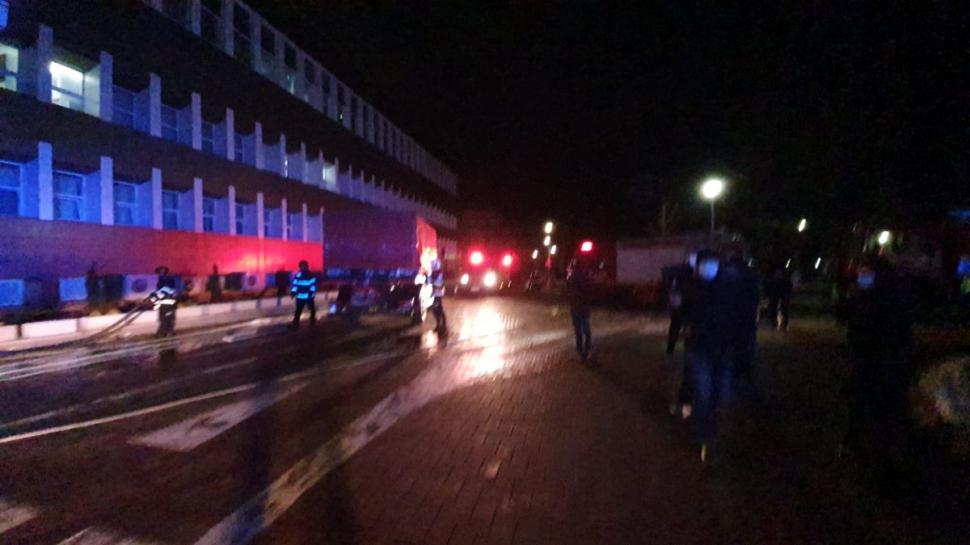Incendiu puternic la spitalul din Suceava. Peste 300 de mame, copii și nou născuți, scoși din saloane în miez de noapte 748679