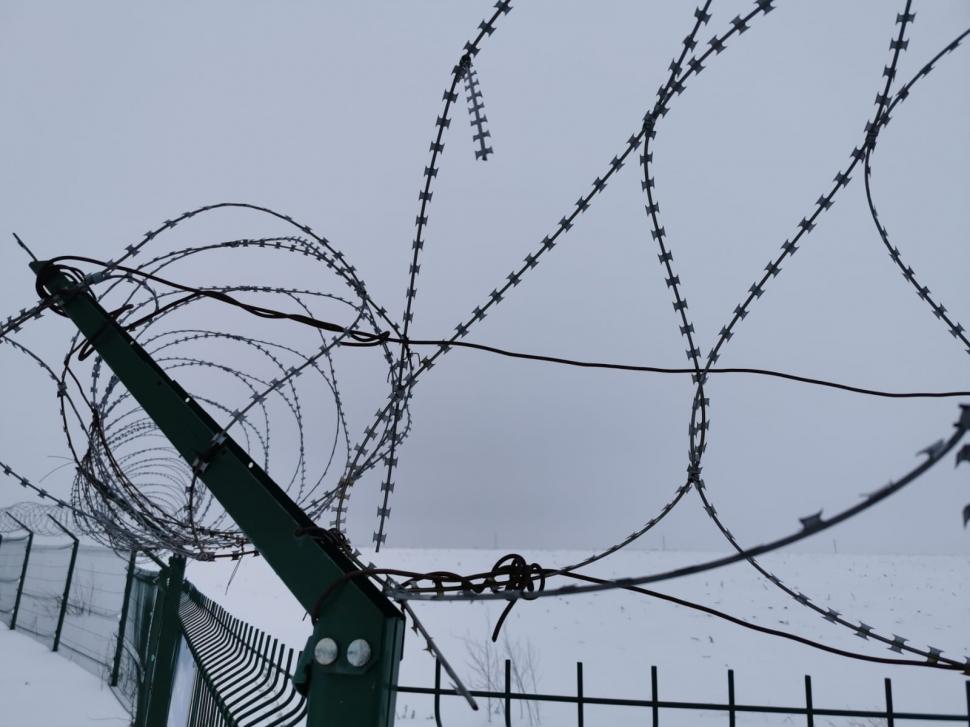 Cristi Popovici, jurnalist Antena 3, transmisiune din tranşee. Cum arată gardul de 100 de km de la granița Ucrainei cu Rusia 748833