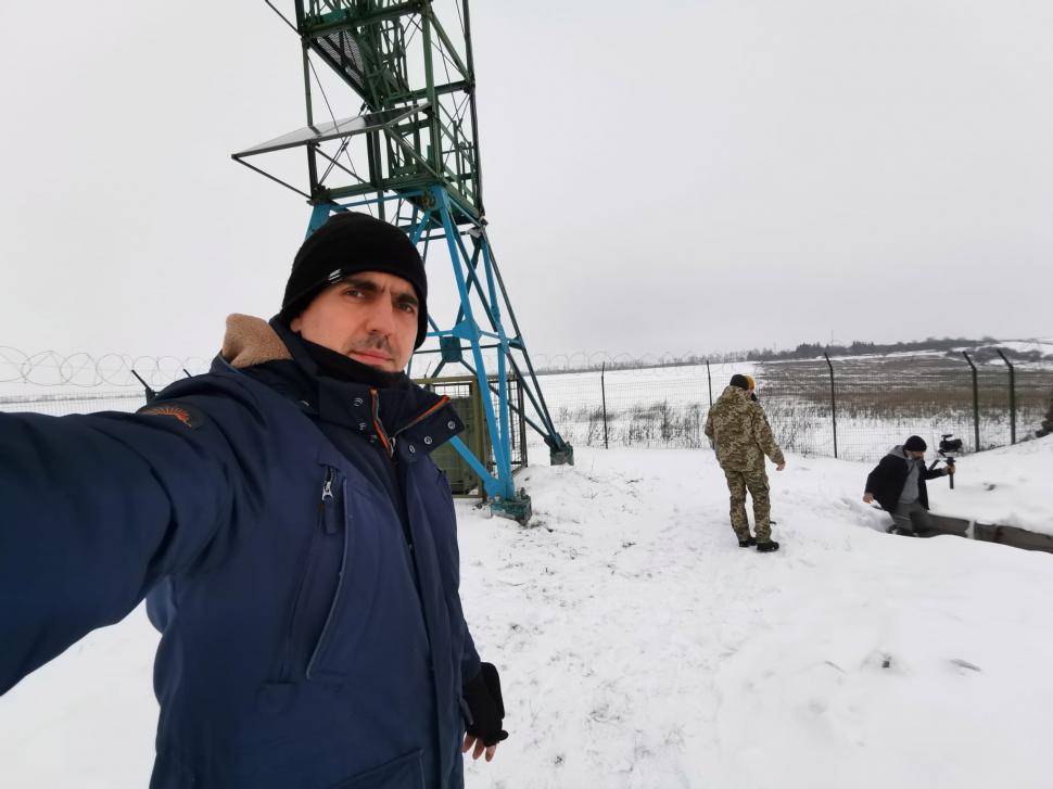 Cristi Popovici, jurnalist Antena 3, transmisiune din tranşee. Cum arată gardul de 100 de km de la granița Ucrainei cu Rusia 748835