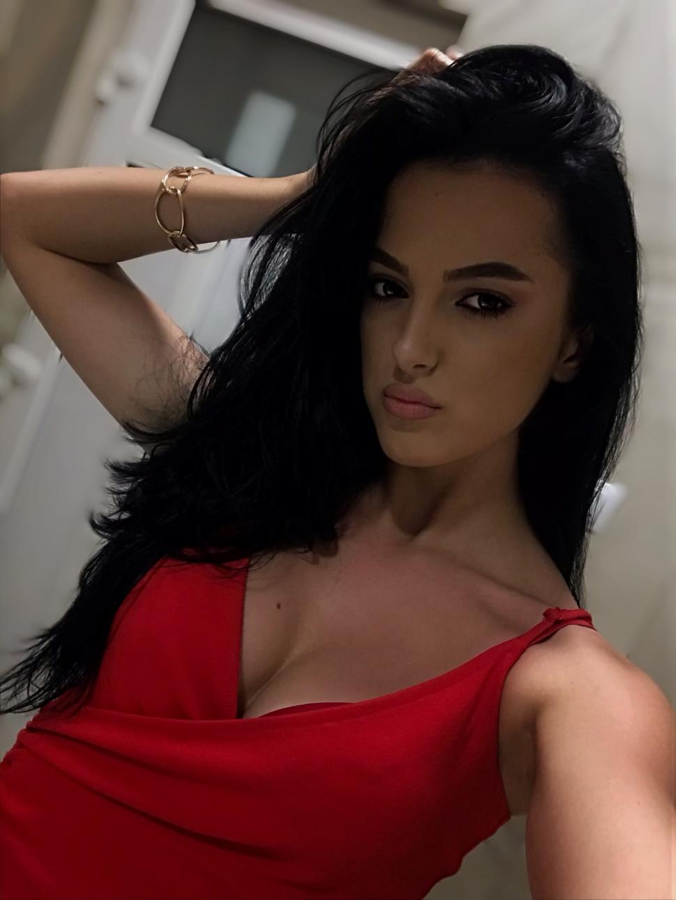 A murit Daniela, tânăra izbită de un copac în timp ce era trasă cu un colac pe zăpadă, în Negreşti-Oaş 748891