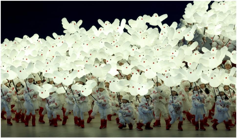 Președintele Chinei a deschis oficial Jocurile Olimpice de iarnă de la Beijing. Imagini impresionante de la ceremonie 749039