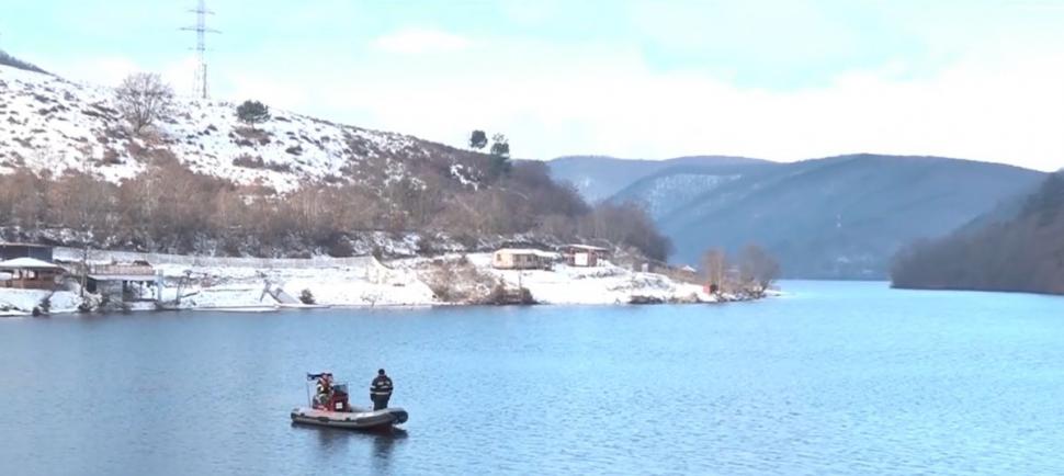 Doi copii, o fată şi un băiat, resuscitaţi după ce au căzut în râul Bistrița, în Neamț