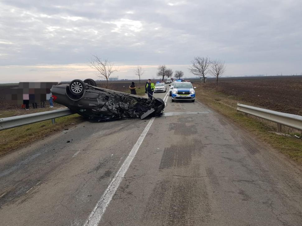 Doi oameni au murit pe loc, striviţi într-o maşină, după un accident devastator la Băileşti, în Dolj 749184
