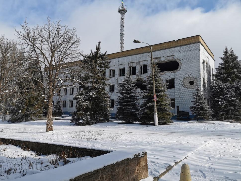 Antena 3, în direct de pe linia frontului | Mărturii cutremurătoare dintr-un oraş devastat de război: "Se trage încontinuu. De 8 ani stau fără geamuri în casă" 749555