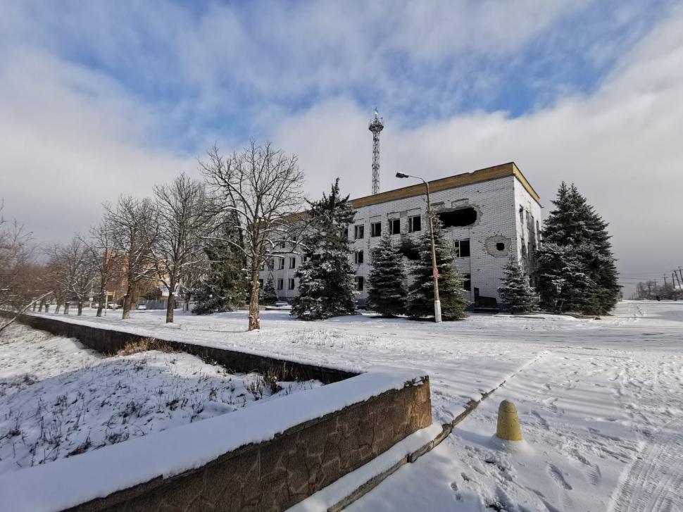 Antena 3, în direct de pe linia frontului | Mărturii cutremurătoare dintr-un oraş devastat de război: "Se trage încontinuu. De 8 ani stau fără geamuri în casă" 749559