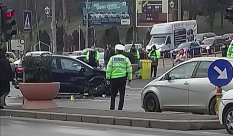 Trafic blocat în zona Tineretului din Capitală după un accident grav. Cozi uriașe de mașini