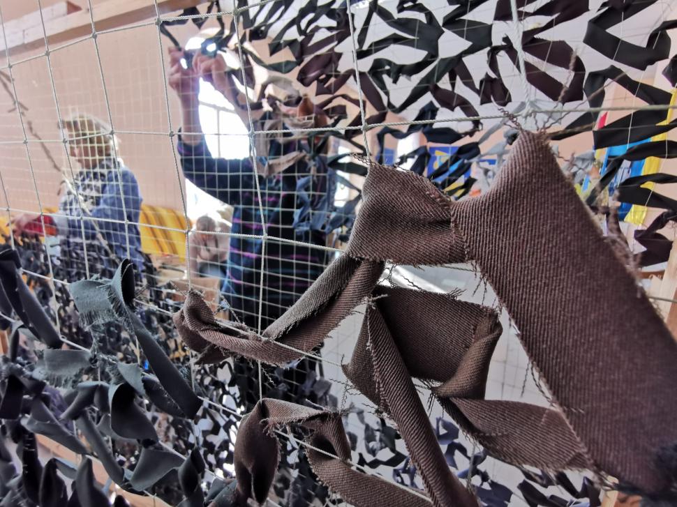 Antena 3, în direct de pe linia frontului | Bunicile războinice din Ucraina, sprijin pentru militarii care luptă cu separatiștii pro-ruşi: "Aici am copii, nepoţi, trebuie să-i apăr" 749824