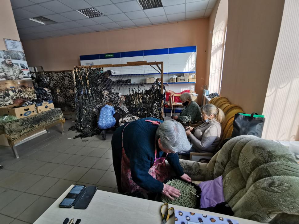 Antena 3, în direct de pe linia frontului | Bunicile războinice din Ucraina, sprijin pentru militarii care luptă cu separatiștii pro-ruşi: "Aici am copii, nepoţi, trebuie să-i apăr" 749825