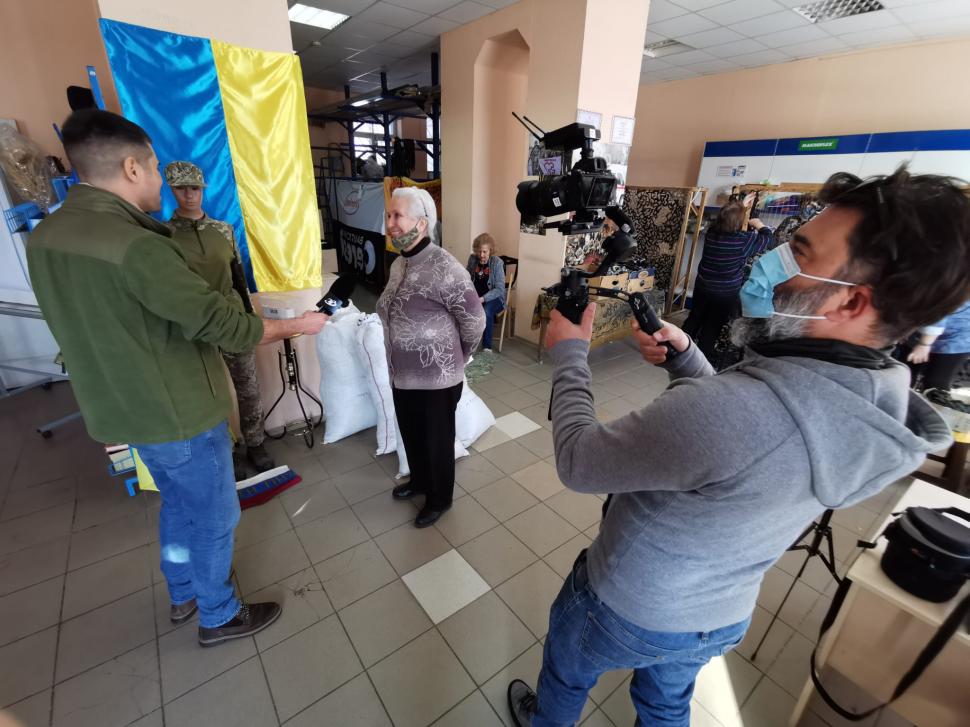 Antena 3, în direct de pe linia frontului | Bunicile războinice din Ucraina, sprijin pentru militarii care luptă cu separatiștii pro-ruşi: "Aici am copii, nepoţi, trebuie să-i apăr" 749828