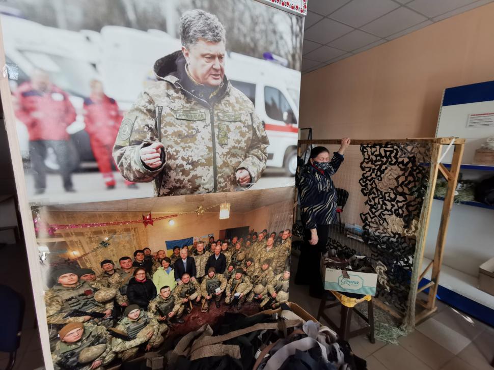 Antena 3, în direct de pe linia frontului | Bunicile războinice din Ucraina, sprijin pentru militarii care luptă cu separatiștii pro-ruşi: "Aici am copii, nepoţi, trebuie să-i apăr" 749830