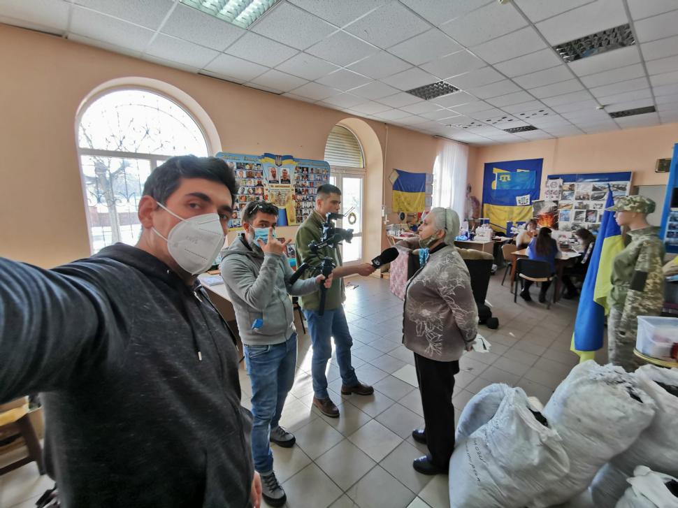 Antena 3, în direct de pe linia frontului | Bunicile războinice din Ucraina, sprijin pentru militarii care luptă cu separatiștii pro-ruşi: "Aici am copii, nepoţi, trebuie să-i apăr" 749832